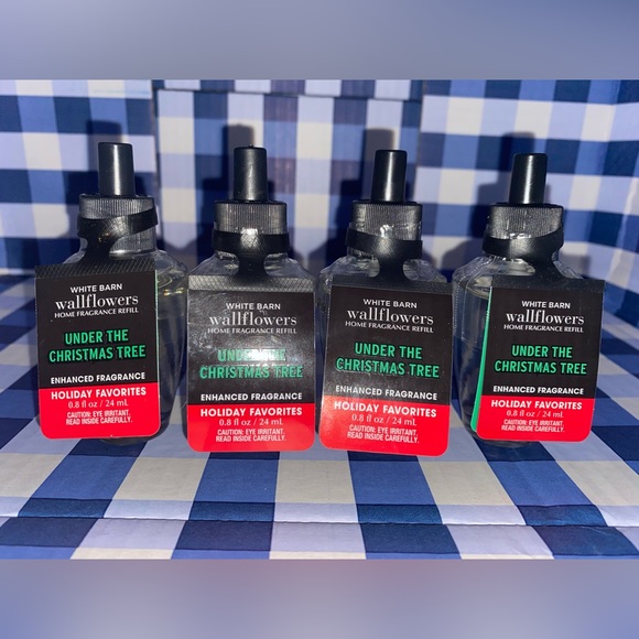 Bath And Body Works Under The Christmas Tree Wallflowers Fragrance Refil… - Picture 2 of 2